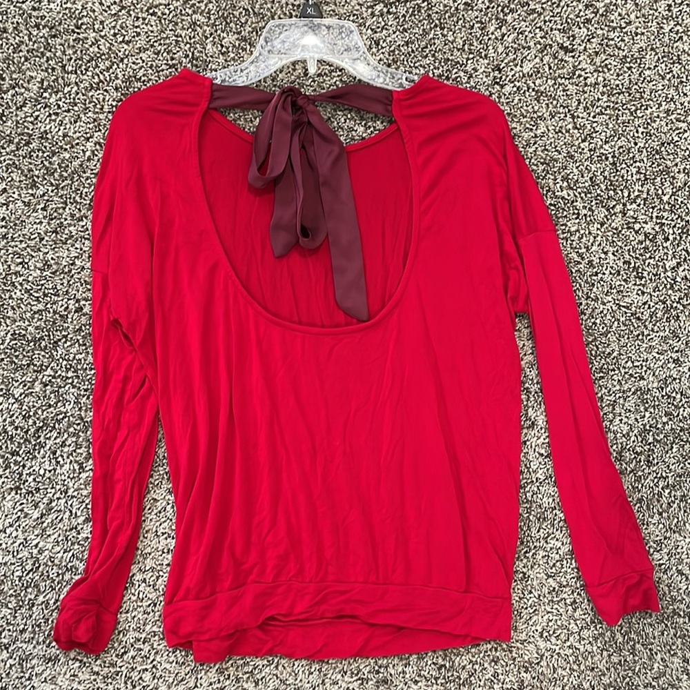 Adore Me keyhole back, Long-sleeved lightweight sleep shirt- M